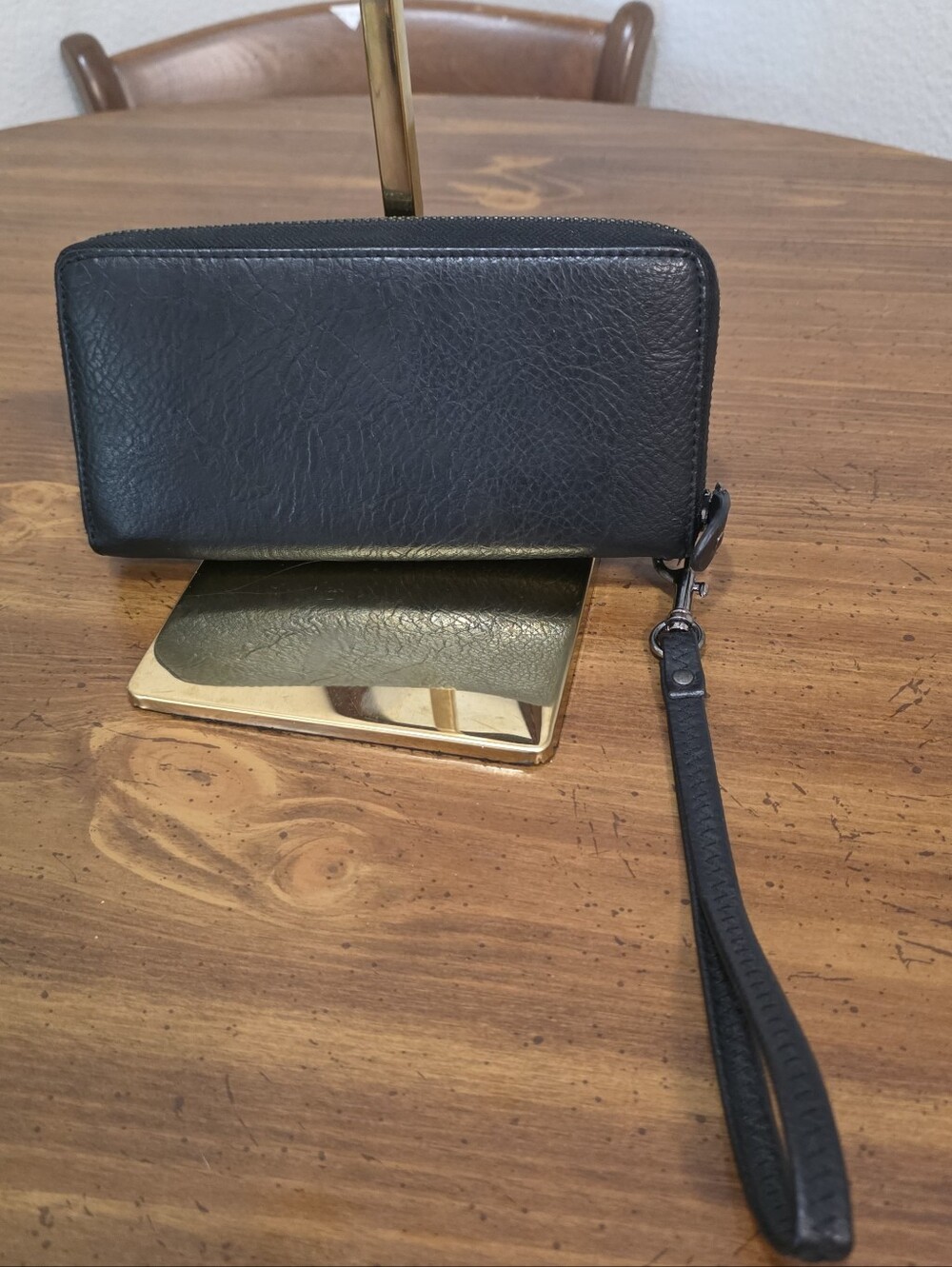 Tory Burch Continental Black Leather Zip Wristlet with Logo - Picture 2 of 12